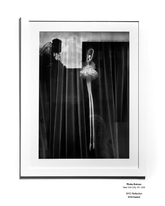 Monochrome Install 03 v2