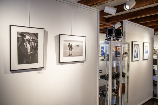 Monochrome Install 42