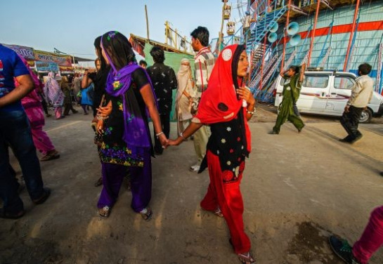 Chakraborty_Robi_6Strolling