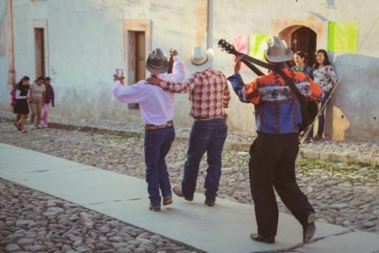 Watson_Carol_2Hombres_Cantando