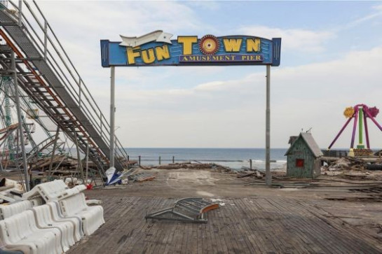 Ganis_John_3_FuntownPierSeasideParkNJ2013