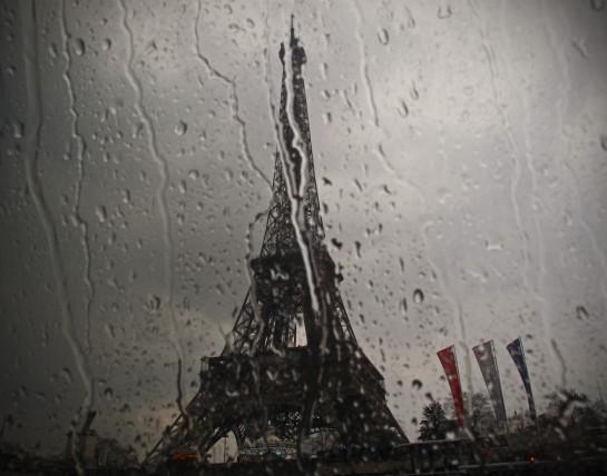 Melnikova_Sonia_2_EIFFEL_TOWER_IN_RAIN