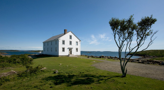 Cunningham_Billy_A Whte House on and Island off the coast of Maine 7